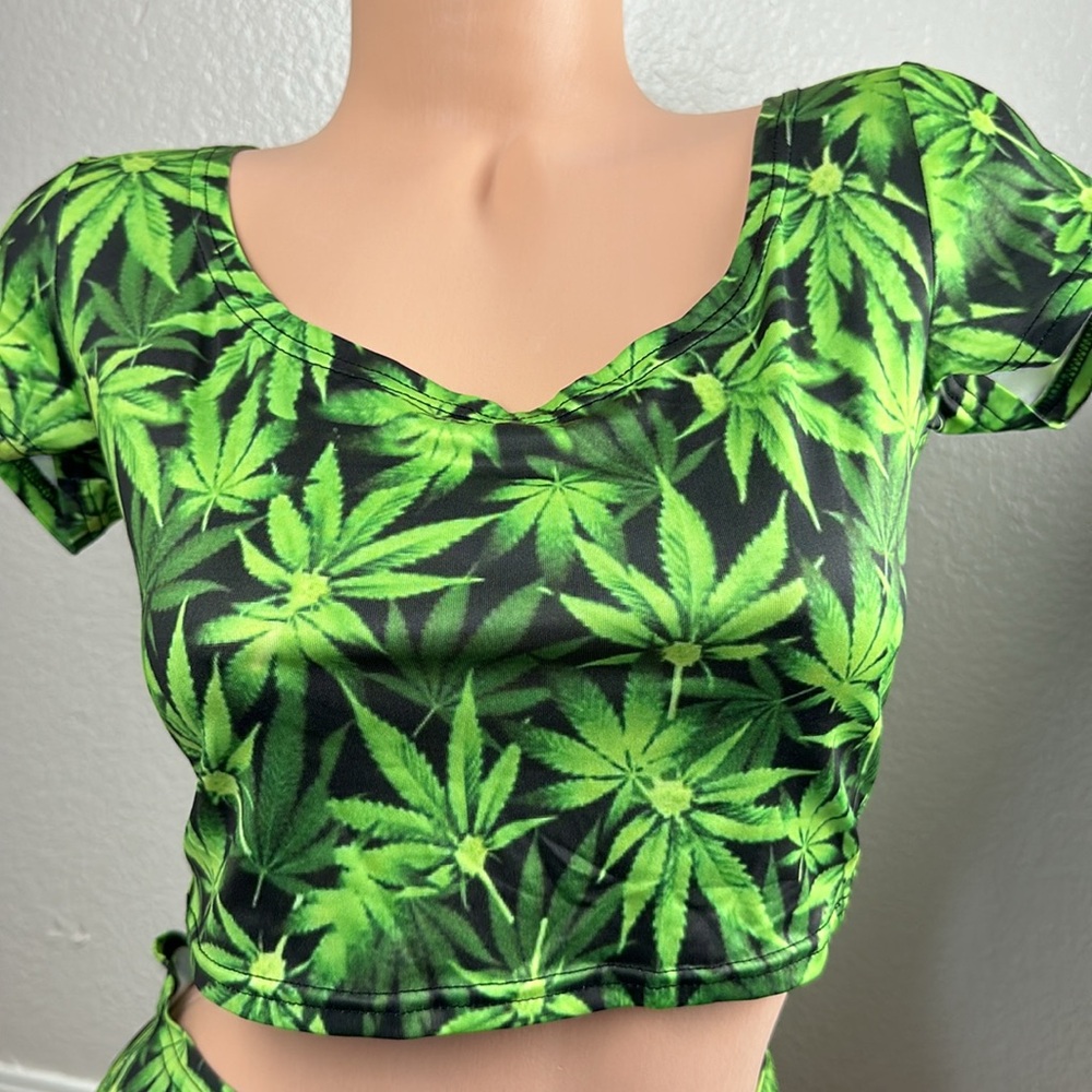 NEW Cannabis Pattern Crop Cheeky Booty Shorts Set 420 - Picture 2 of 6